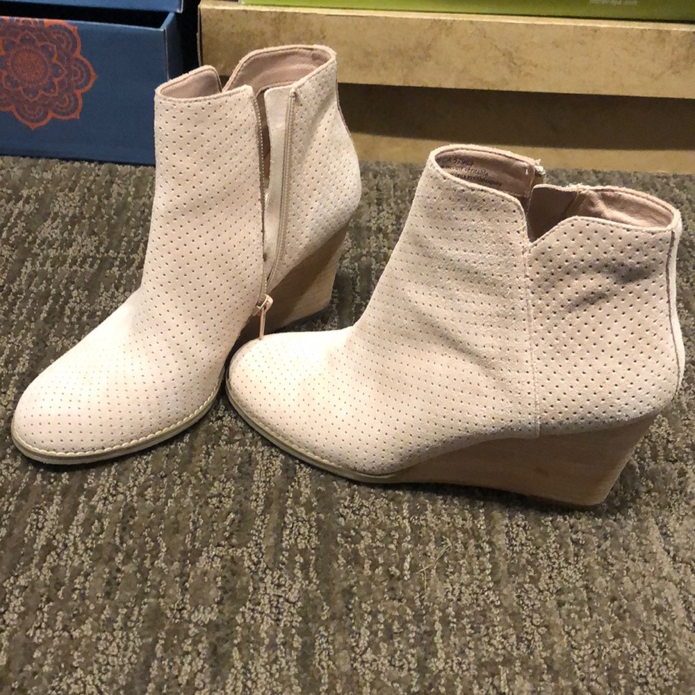 Susina wedge booties, worn twice. Size 6.5 pinkish